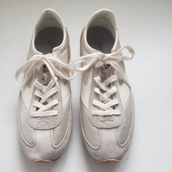 brooks classic shoes